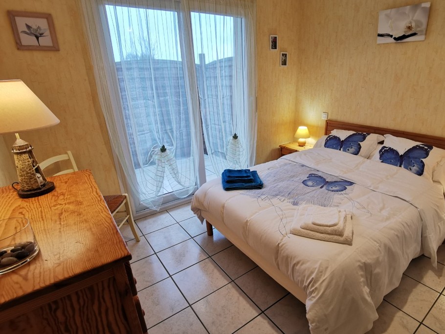 RDC: Chambre 1 avec lit 140