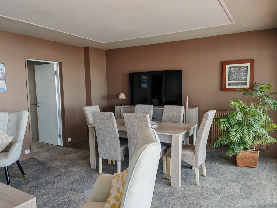 Living room - dining area