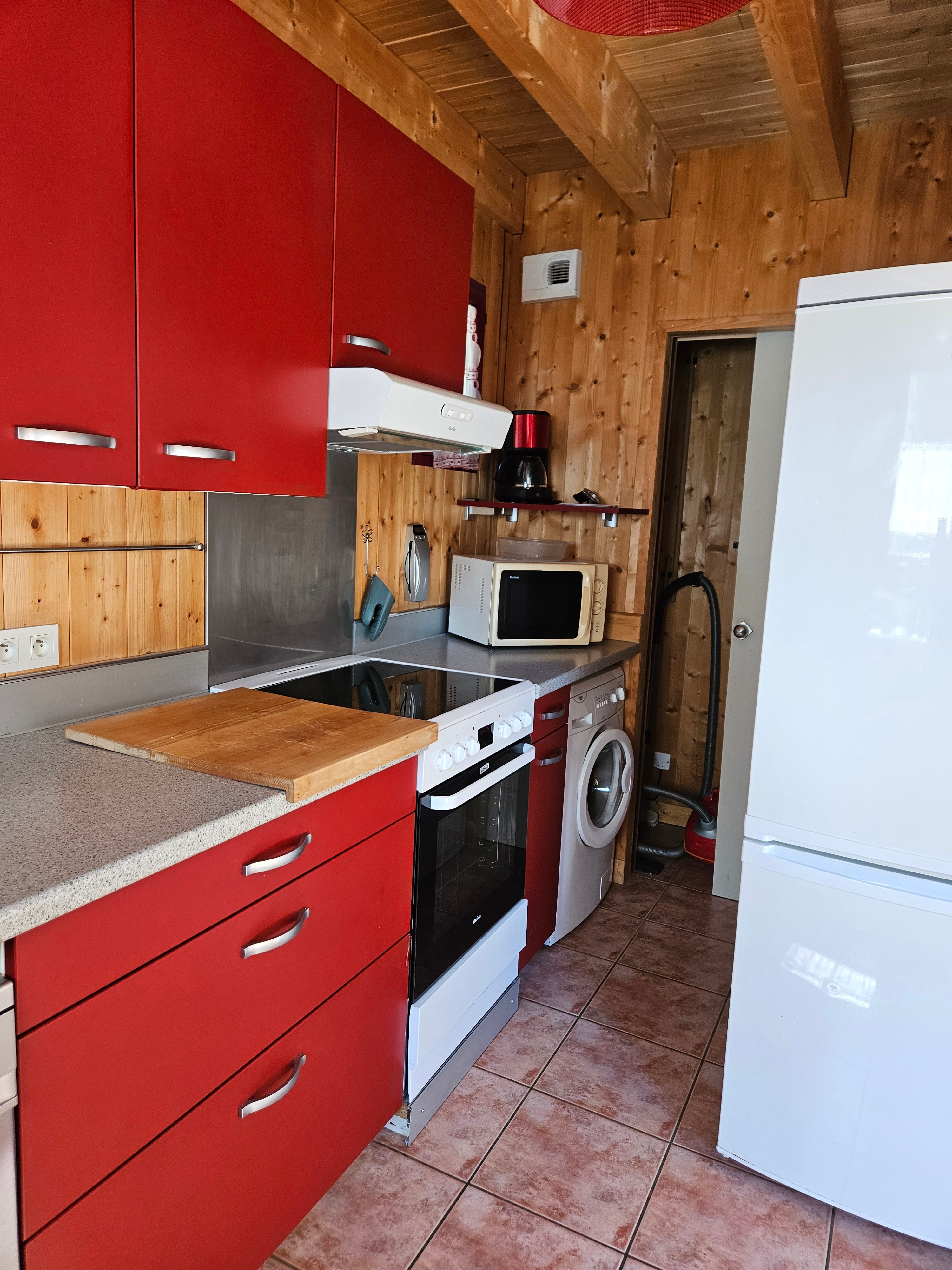 "Les Chamois" holiday cottage in Mont-Dore: The kitchen