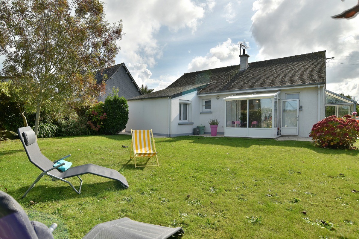 Jardin clôturé et arboré