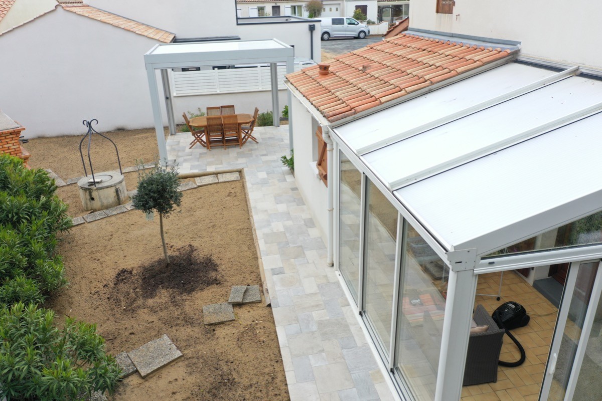 Coté de la maison véranda