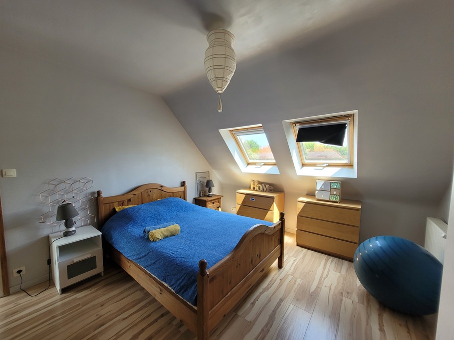 Chambre d'amis à l'étage