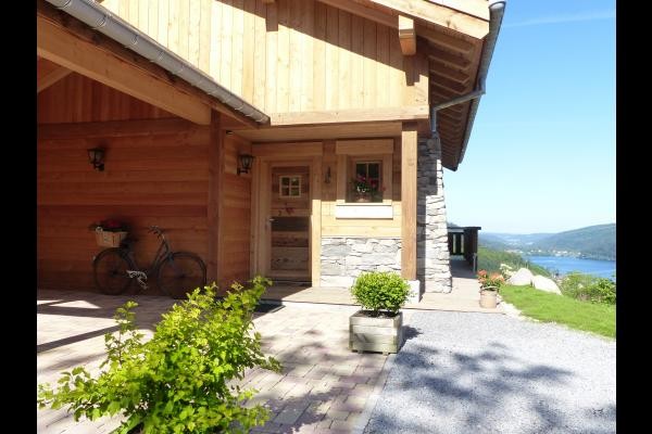 L'entrée en été - Chalet Le Grenier