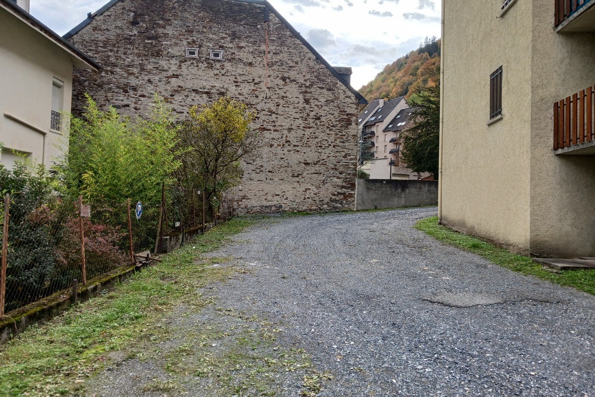 Place de parking sur terrain clos