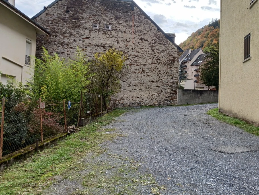 Place de parking sur terrain clos