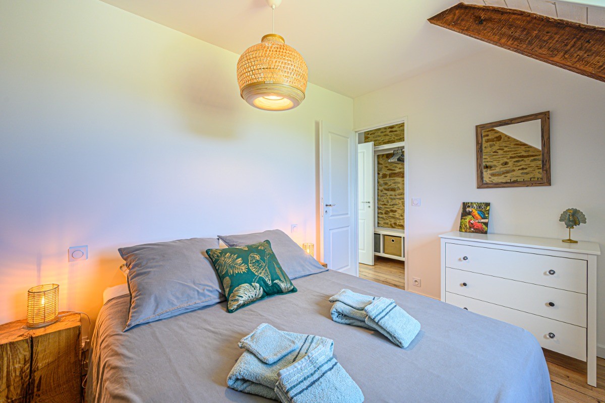 Chambre 1 : lit 140*200cm