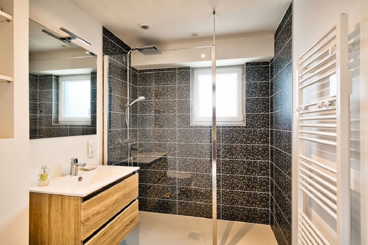 RDC: salle d'eau avec WC