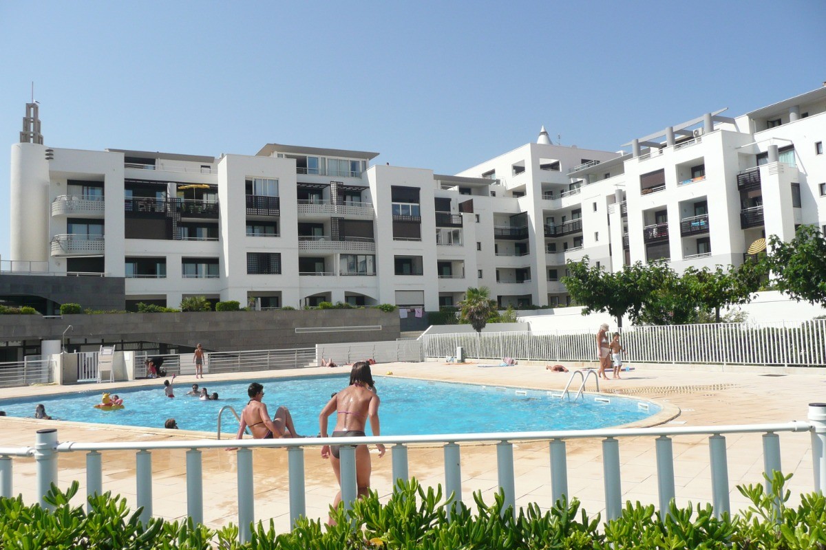 interieur résidence , piscine