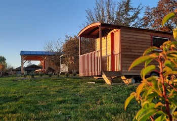 Duffort-Gers-Domaine de la Cambre-roulotte-camping à la ferme-nature-déconnexion-vue sur le camping