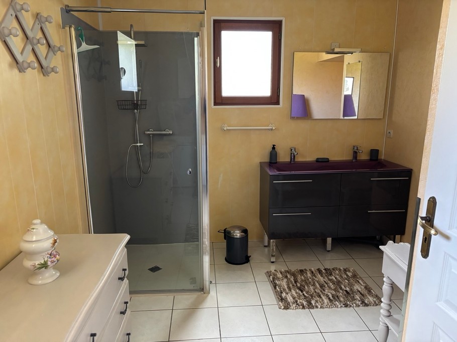 GITE BATHROOM