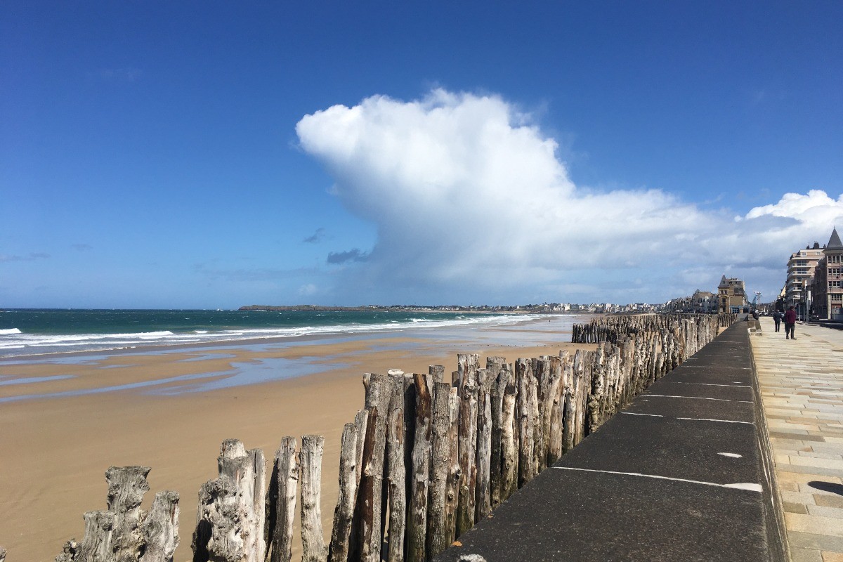 Une plage à 650 m de l'appartement pour des promenades sur le sable fin.