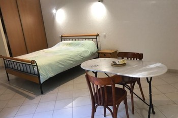Chambre Pommier à L'Essartille à Dirac en Charente