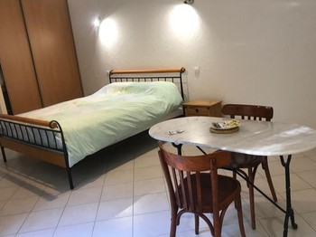 Chambre Pommier à L'Essartille à Dirac en Charente