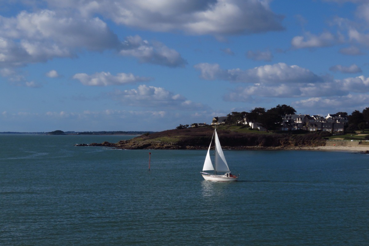 Sortie du port à 120 mètres de l'appartement