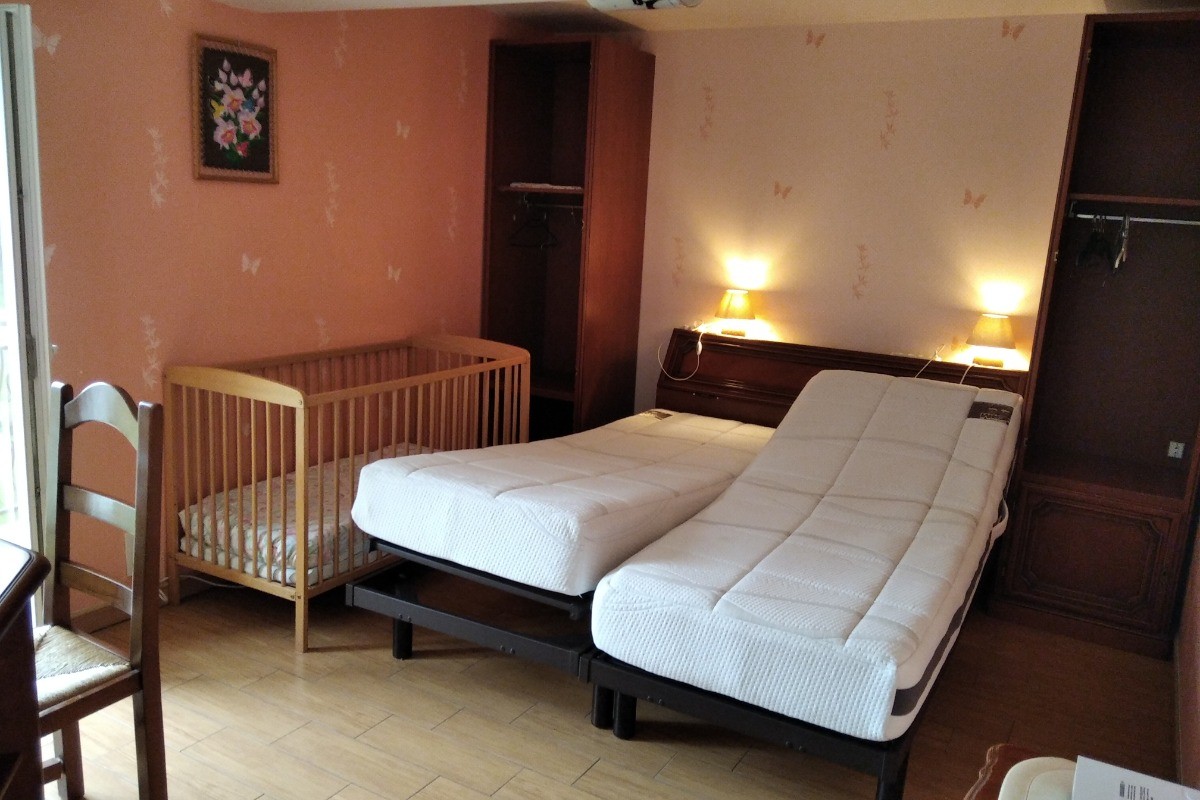 Chambre SUD : 2 lits 200/80.