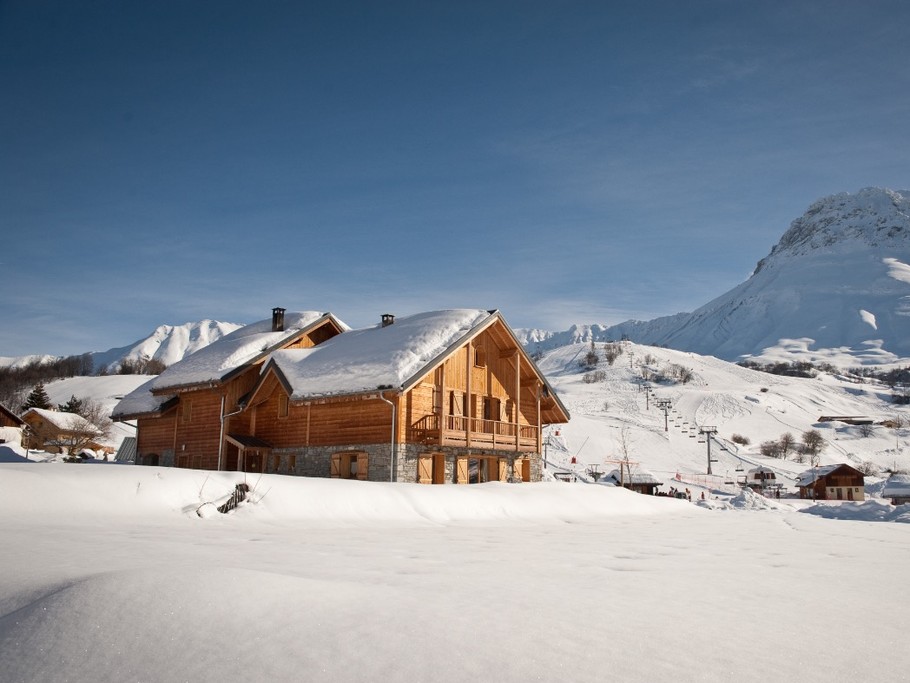 Le chalet, les pistes de ski et le Mont Emy
The chalet, the ski slopes and the Mont Emy