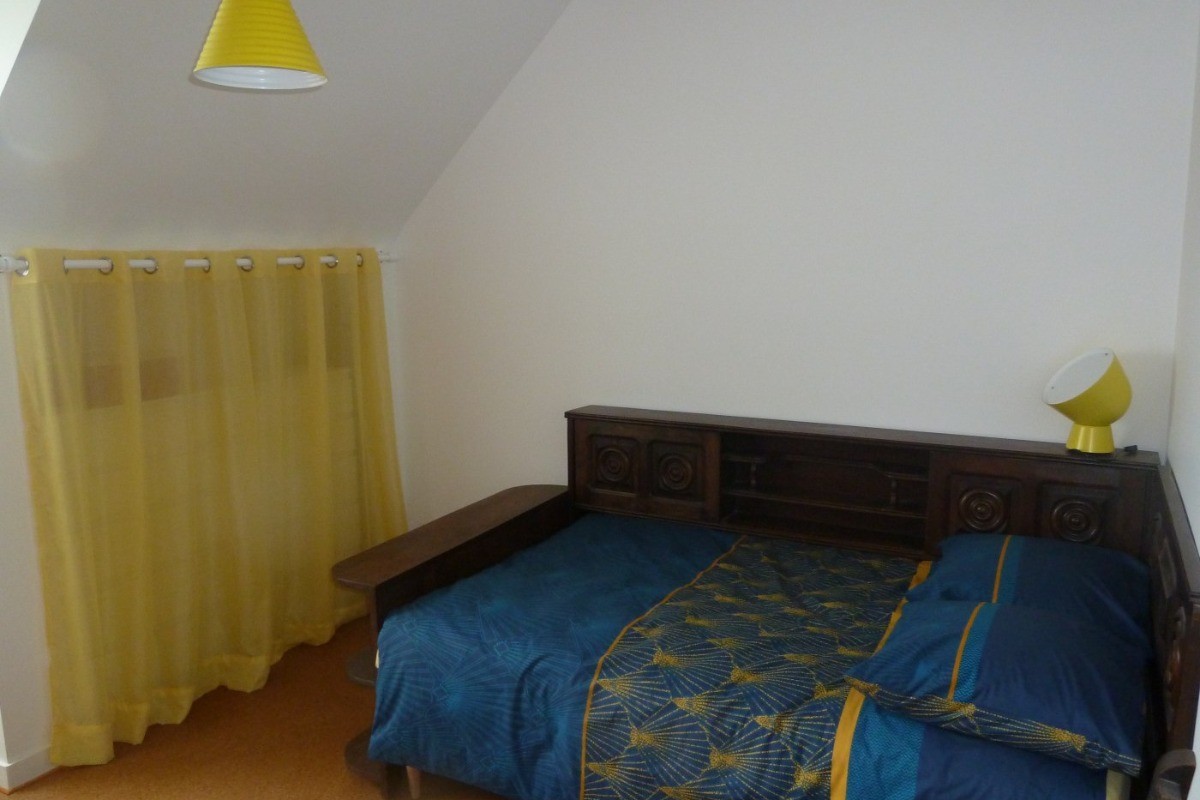 Chambre 4 à l'étage avec 1 lit de 130x190, vue mer