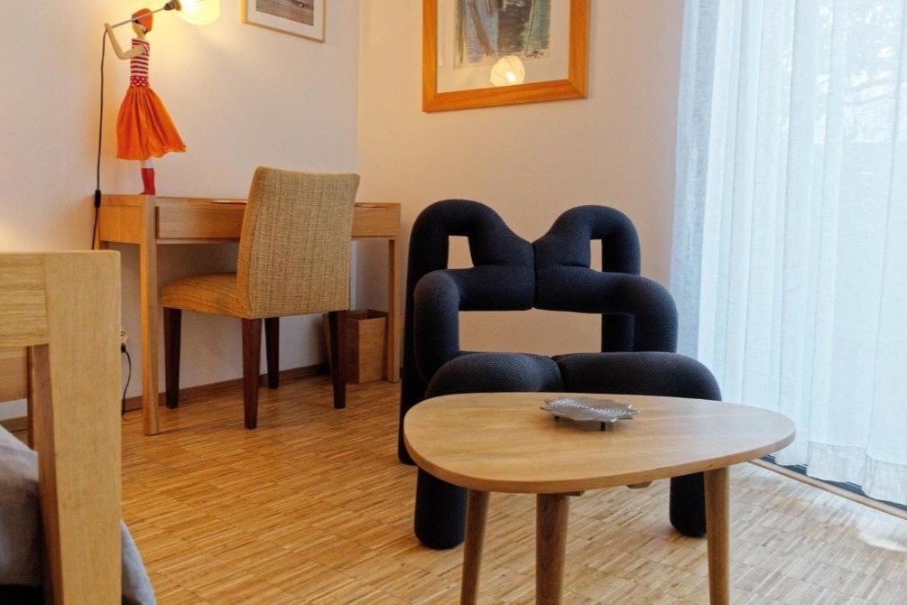 Salon avec espace bureau