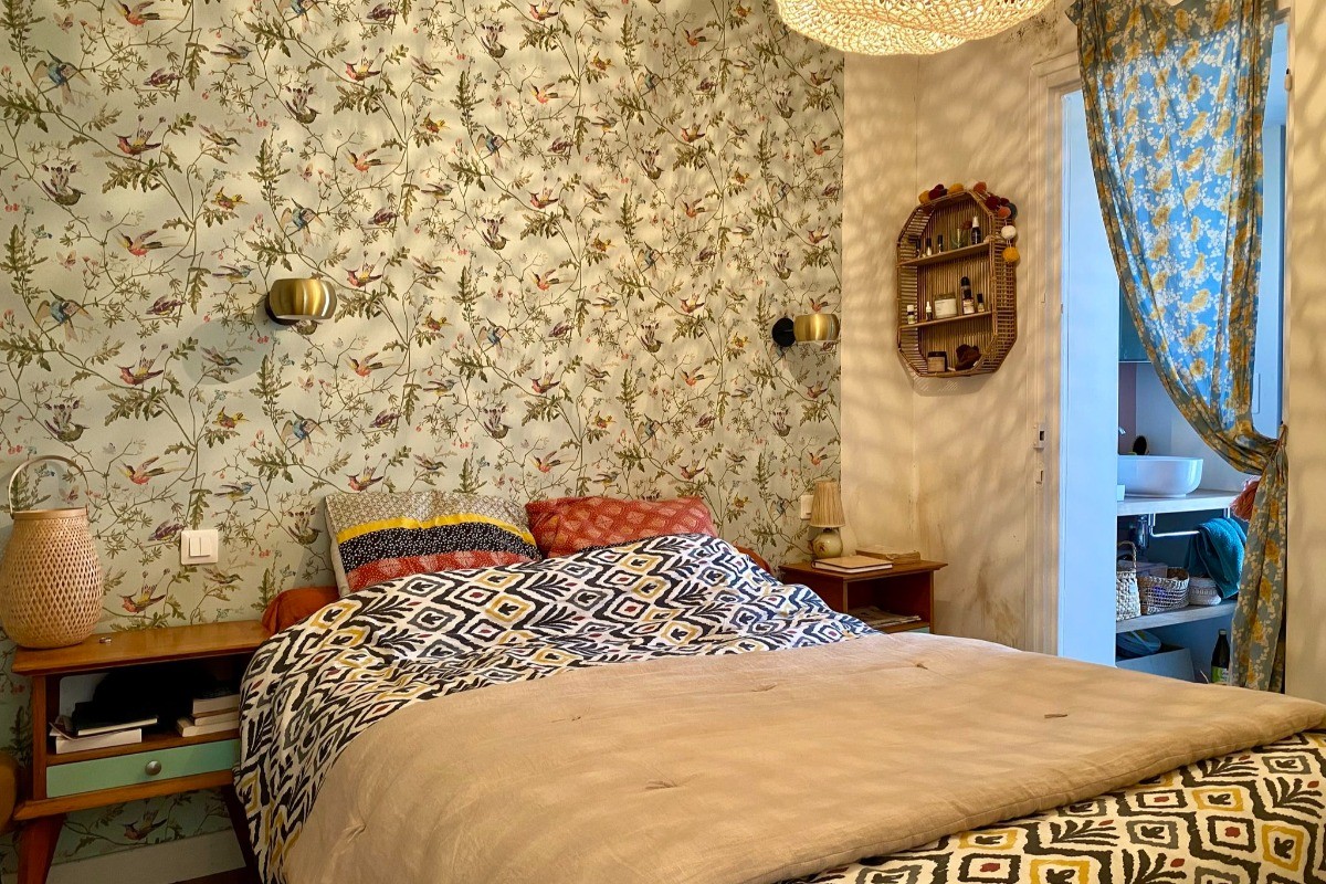 Chambre avec un lit 140