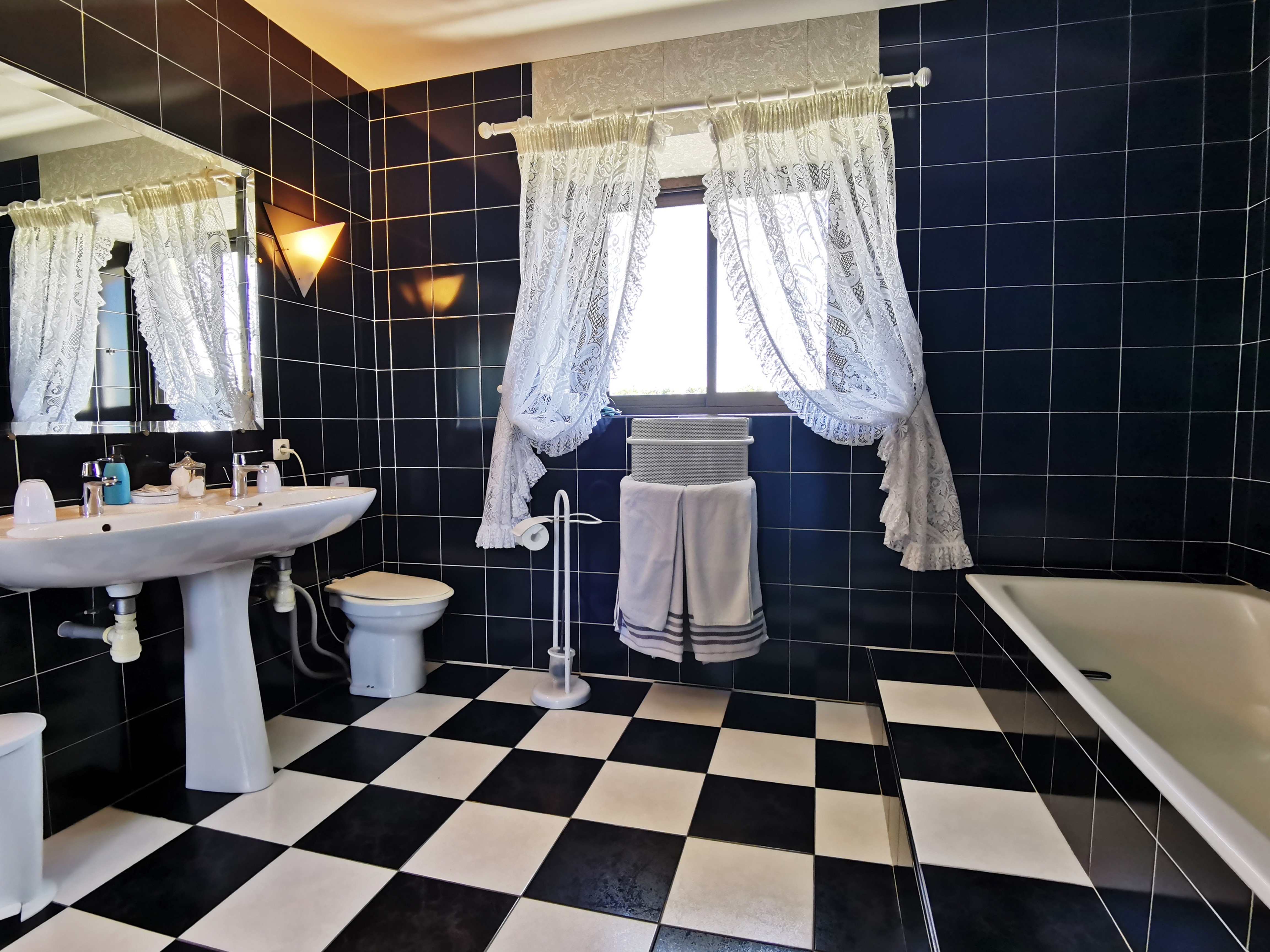 Salle de bain avec douche