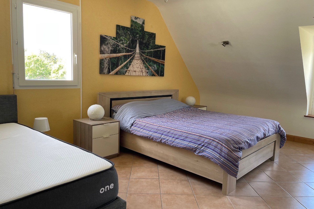 Chambre 2 etage un lit en 140 et un lit en 160