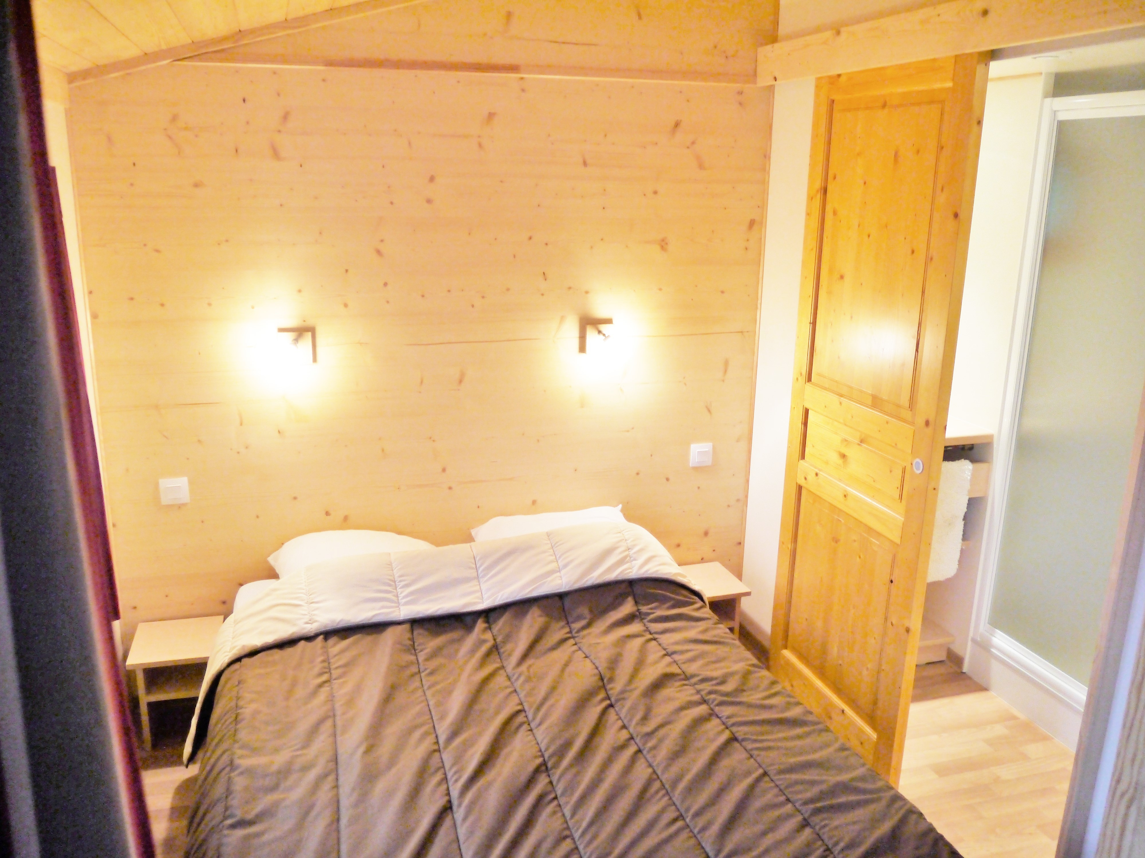 Chalet 44 room 1 double bed with bathroom