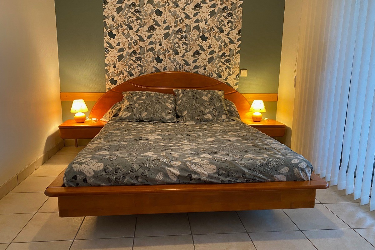 Chambre façade (3 couchages)1 lit 140 & un lit Une personne