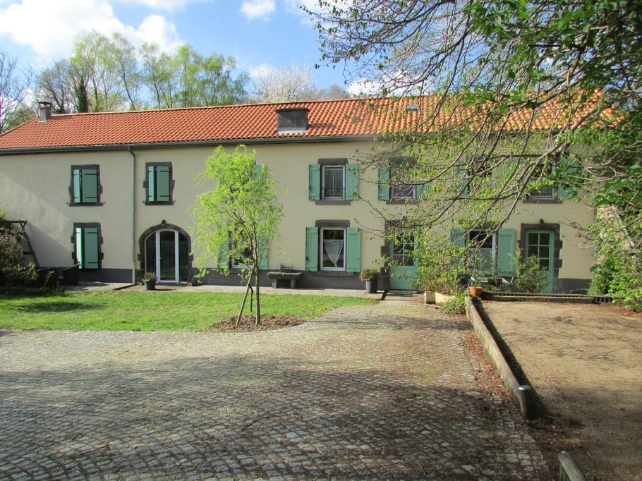 Holiday Cottages and Bed and Breakfast "Les Tilleuls" – Volvic, Puy-de-Dôme, Auvergne