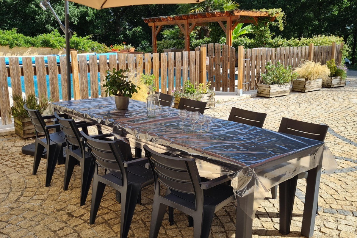 TERRASSE AVEC VUE PISCINE