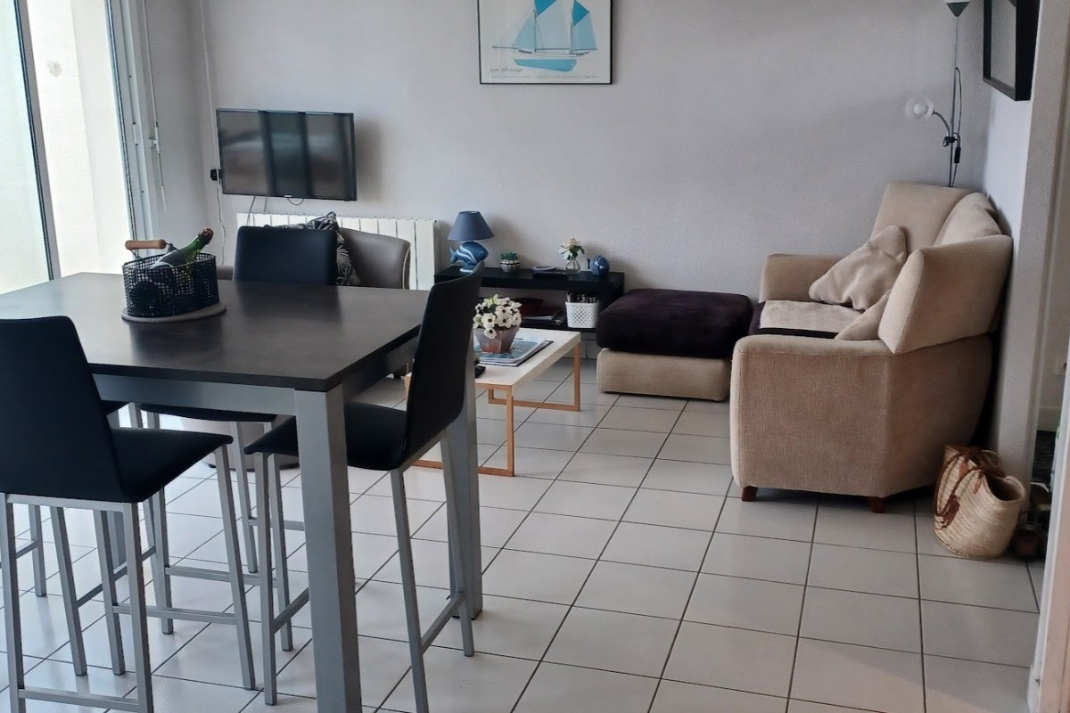 le coin repas et le salon