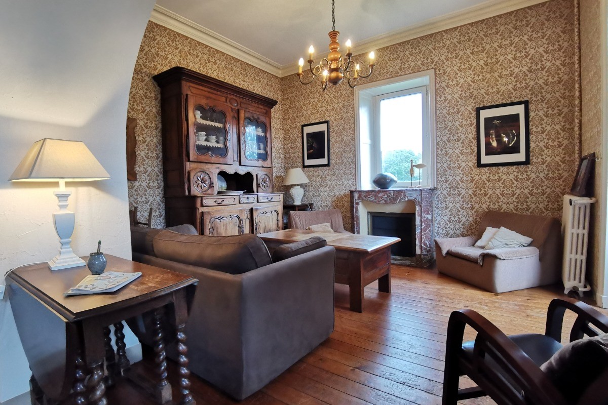 salon attenant à la salle à manger