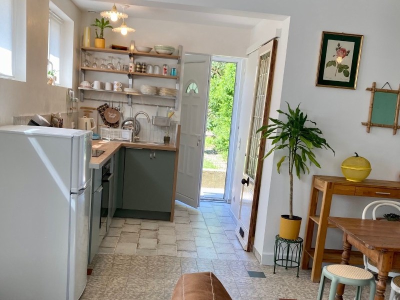 Pièce de vie avec ouverture sur extérieur