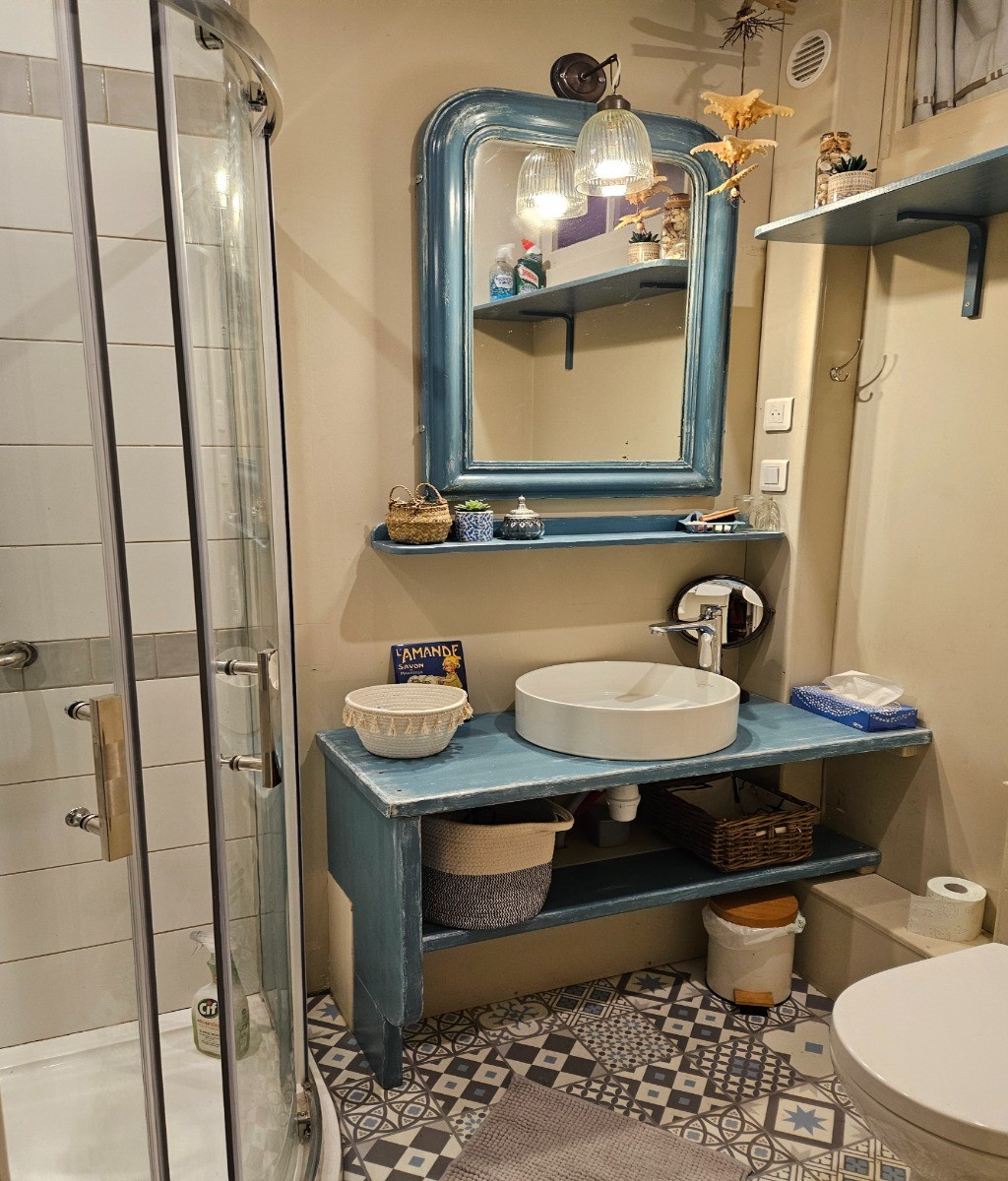 Etage: Salle d'eau avec WC