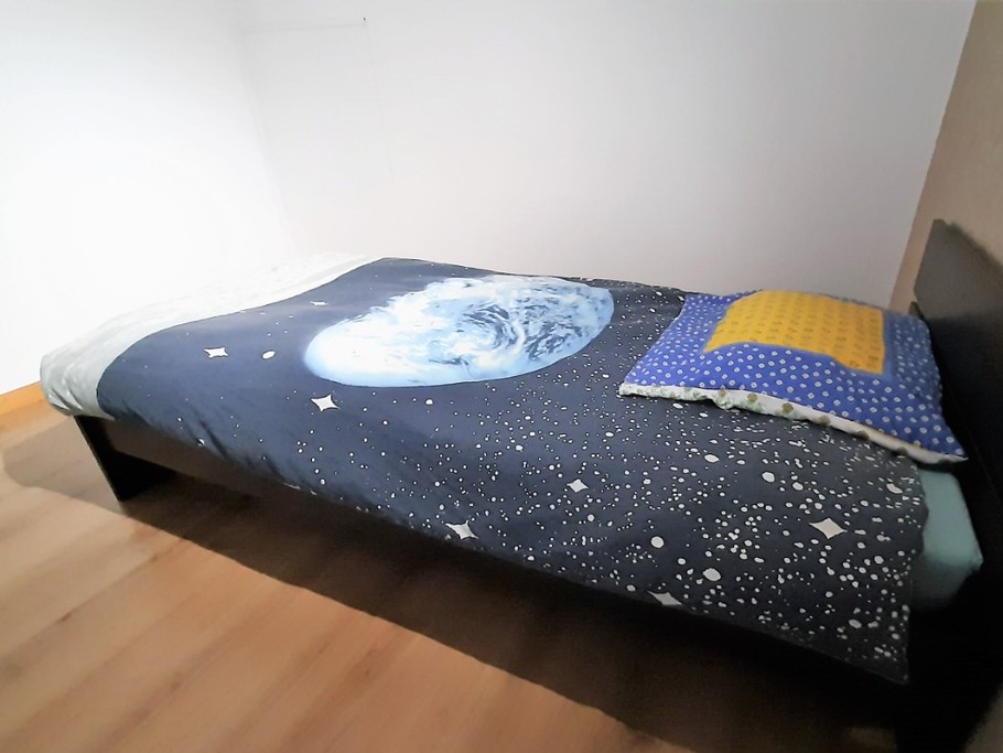 étage : chambre 3 avec mezzanine : 1 lit 2 pers. en 140x190 cm + 1 lit 1 pers. en 90x190 cm