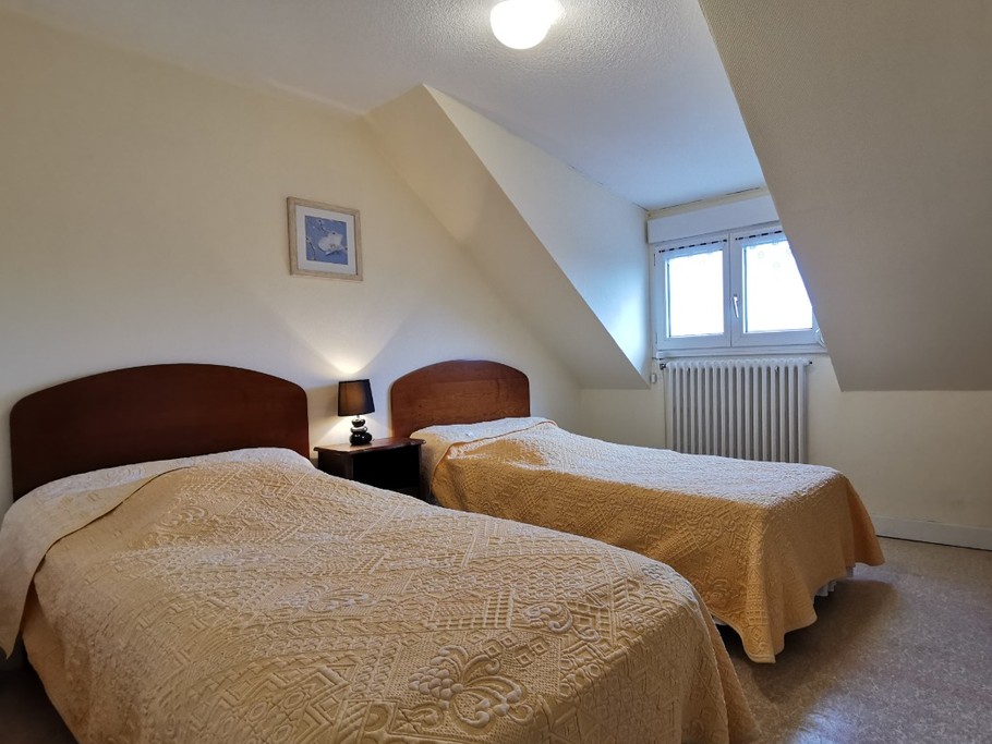 Chambre avec 2 lits 90