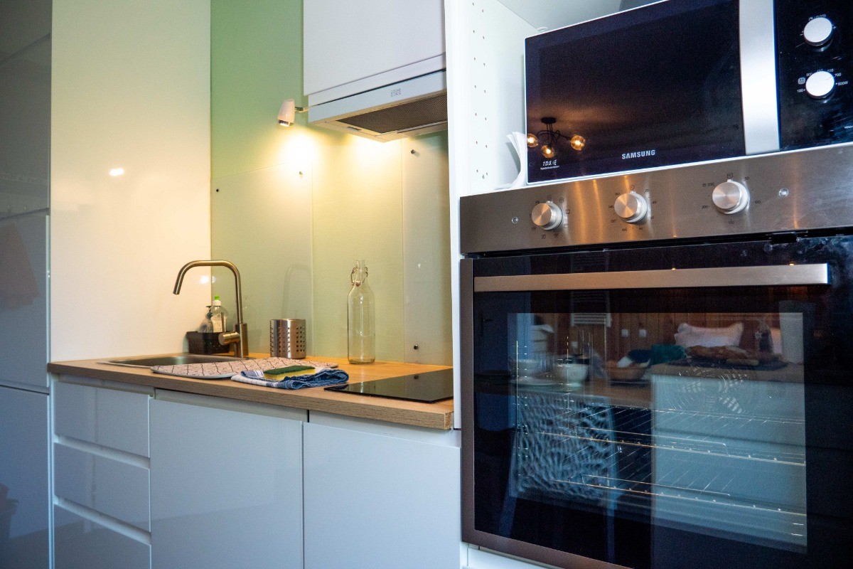 cuisine équipée LV + LL + frigo congélateur, four, plaque vitro