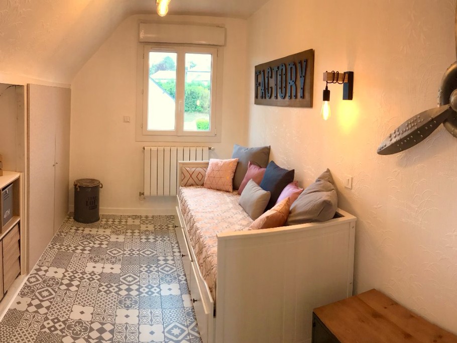 petite chambre douillette à l'étage