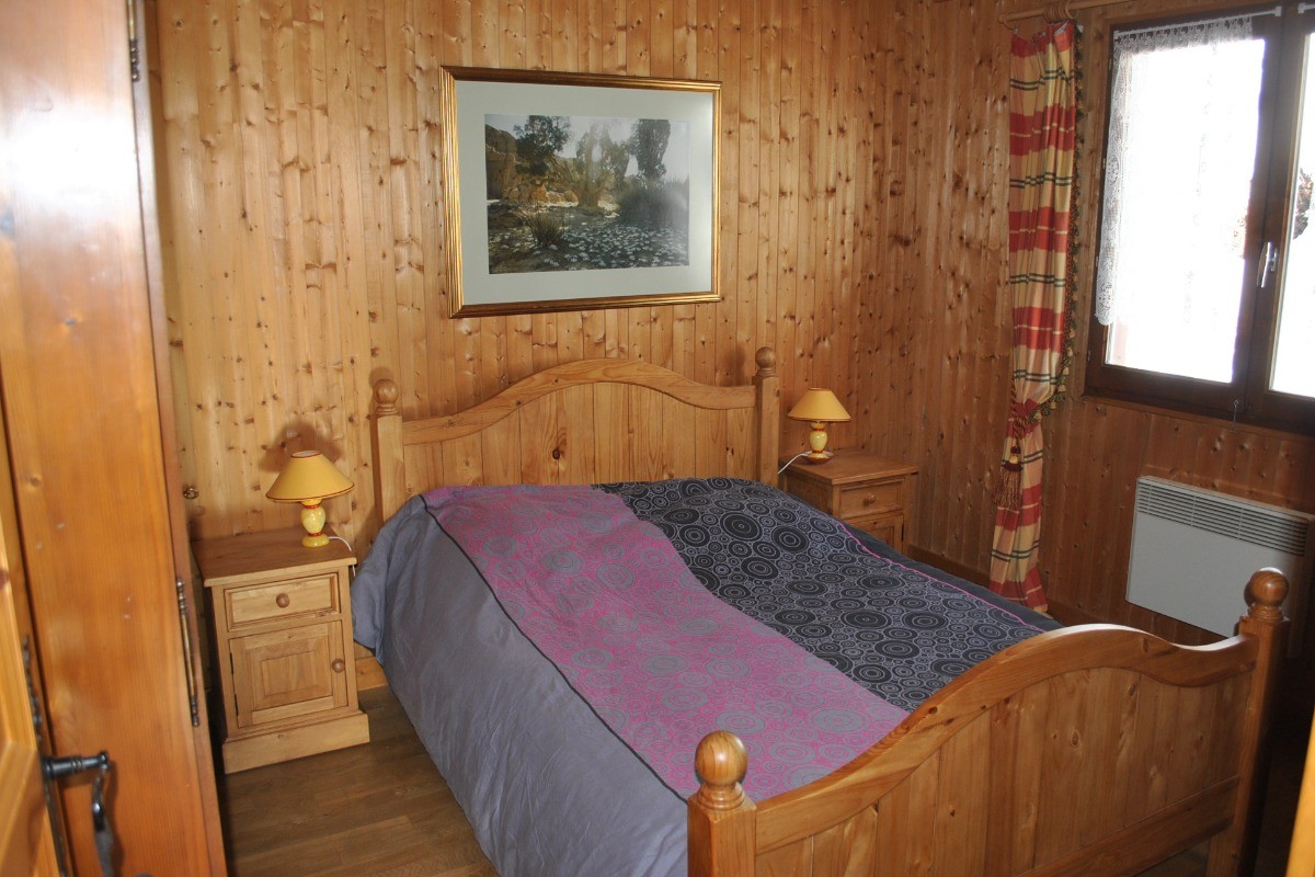 Chambre étage pièce de vie
