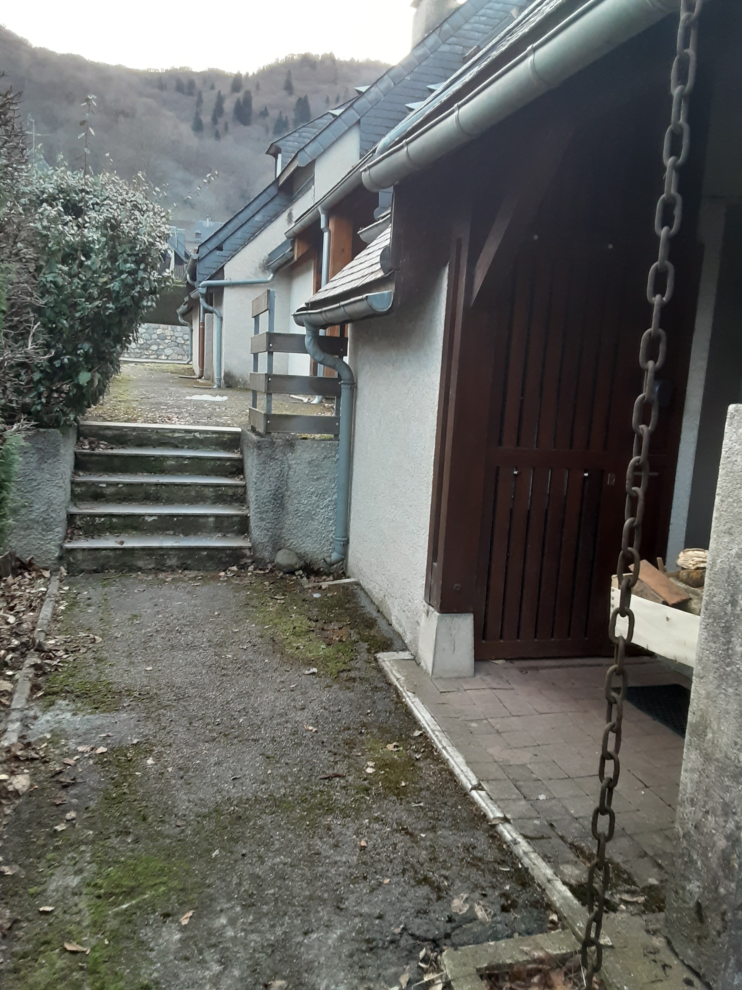Entrée par le parking