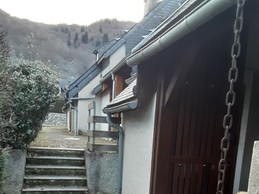 Entrée par le parking