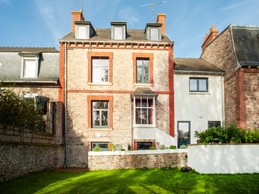 Ti Laouen, Clévacances, outside garden view