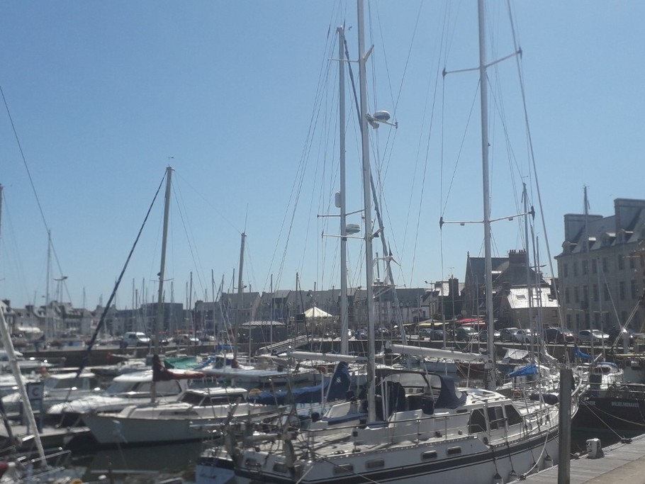 Location Paimpol Clévacances Derrien, port de Paimpol à 2 km 500 de la maison