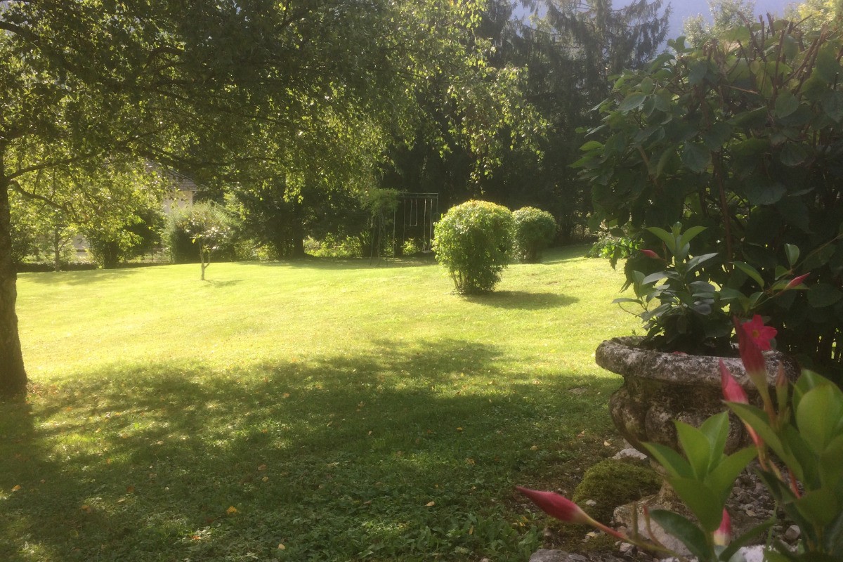 jardin clos avec portique