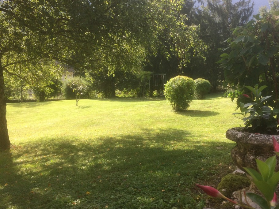 jardin clos avec portique