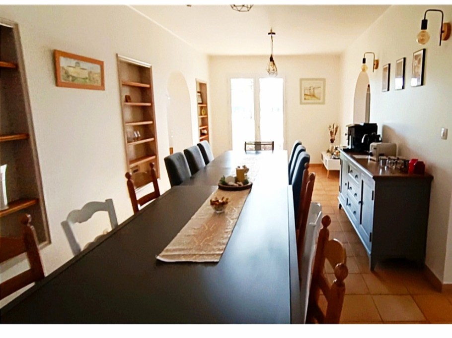 Salle à manger, table pour 13 personnes
Gite de groupe 13 personnes - Piscine, spa, brasero proche Casteljaloux