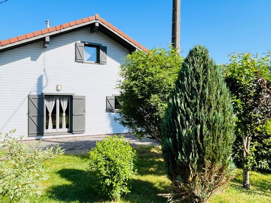 Terrasse en trappe arborée, accès depuis le séjour