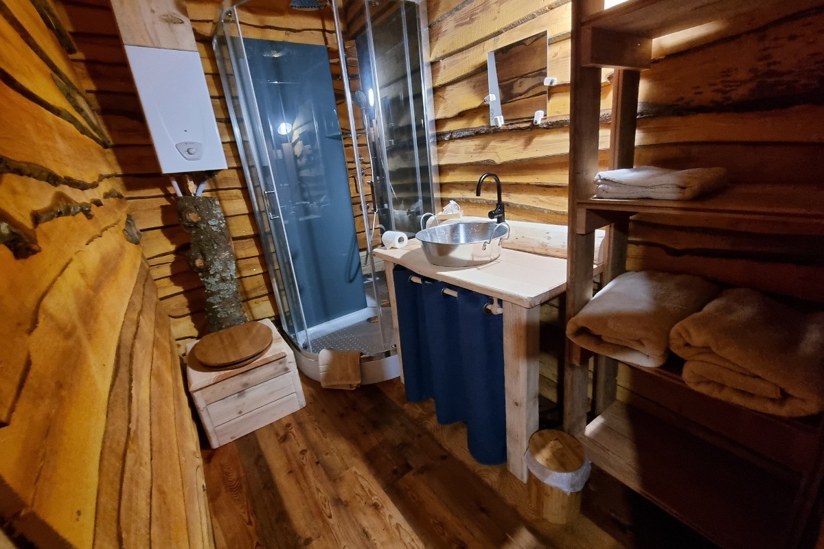 Salle d'eau, cabane Galilée - Les Cabanes du Lac de Pierre Percée