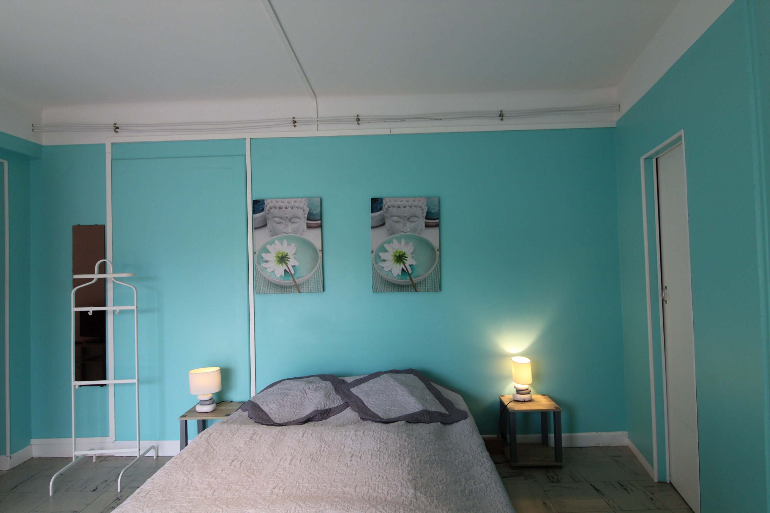 Grande chambre spacieuse - Appartement F1 2ème étage