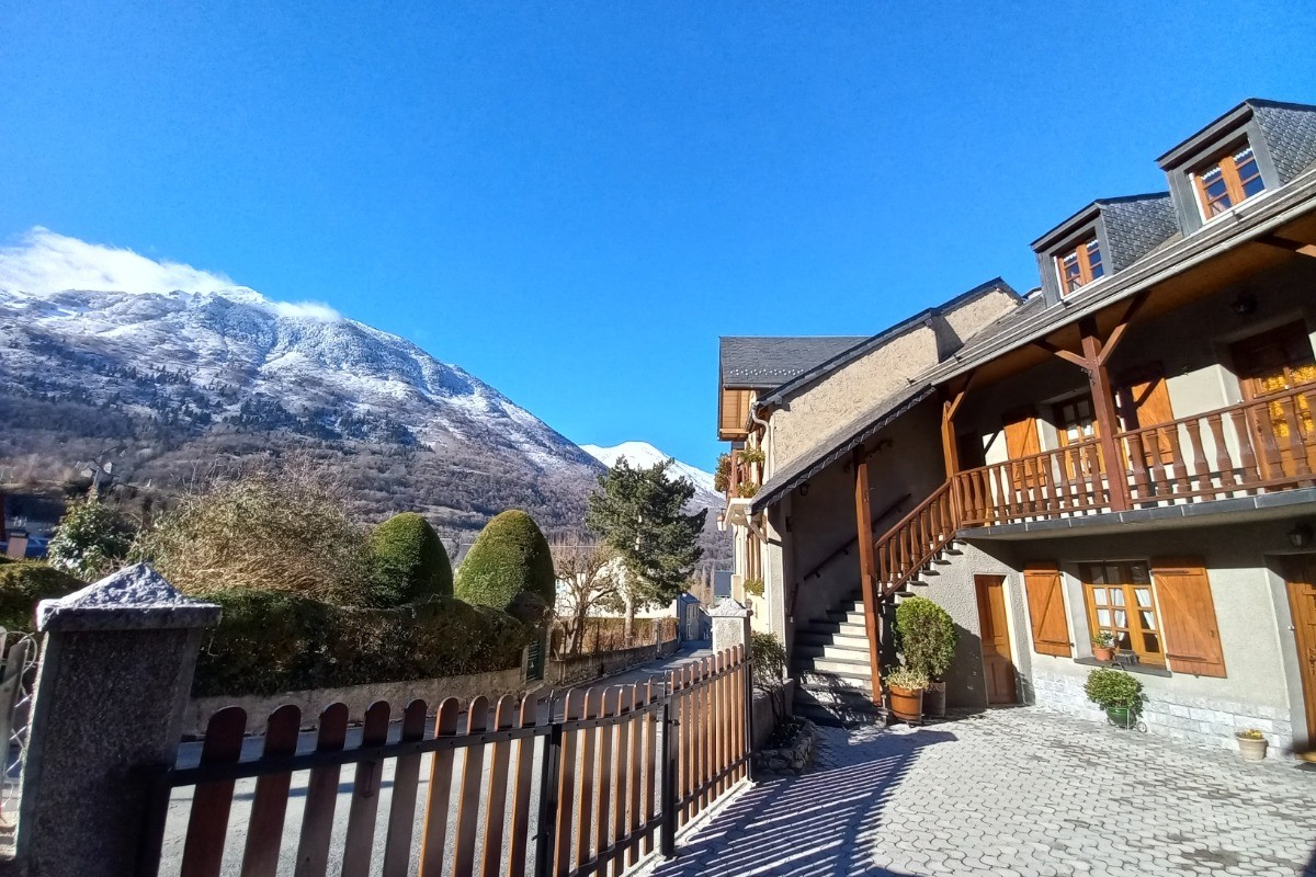 De votre hébergement, la vue directe sur la montagne. enneigée l'hiver