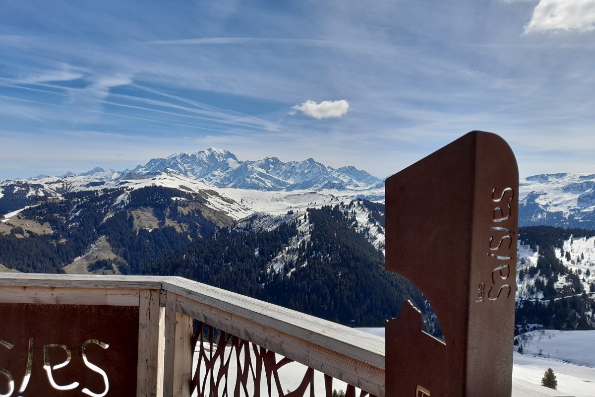 Vue du balcon du mont Blanc en haut du Char du beurre